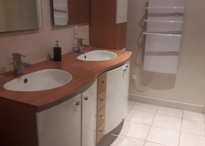 Loft De 130 M2 Avec Et Billard Au Coeur De * Μπρεστ